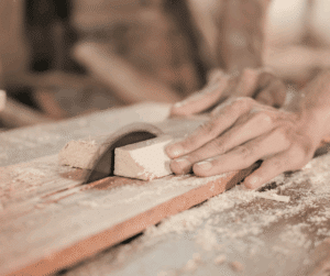 mujer haciendo gestiones online